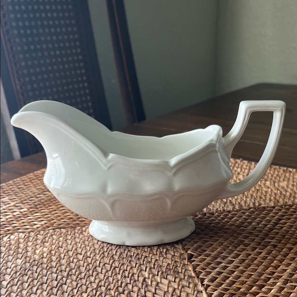 Vintage Royal Staffordshire Heirloom Ironstone J&G Meakin Gravy Boat
